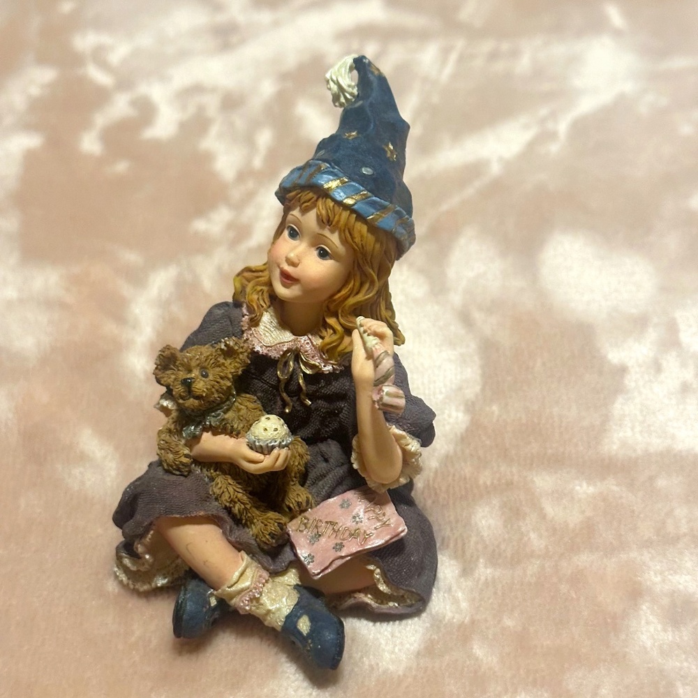 Yesterday's Child Boyds Bear Happy Birthday Girl Figurine